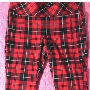 Torrid Red/Blk ponte pixie cropped legging sz 3